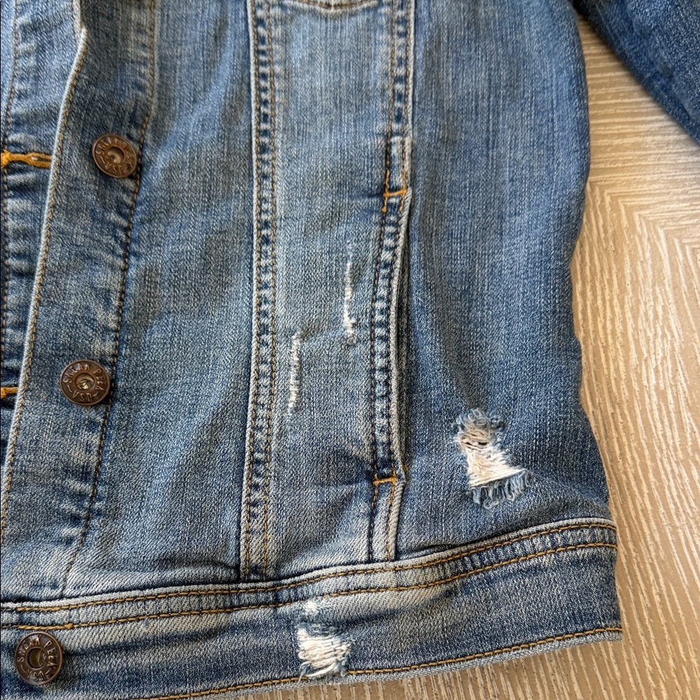 Women’s Small Distressed Blue Denim Jean Jacket Classic Trucker Style - Picture 7 of 16